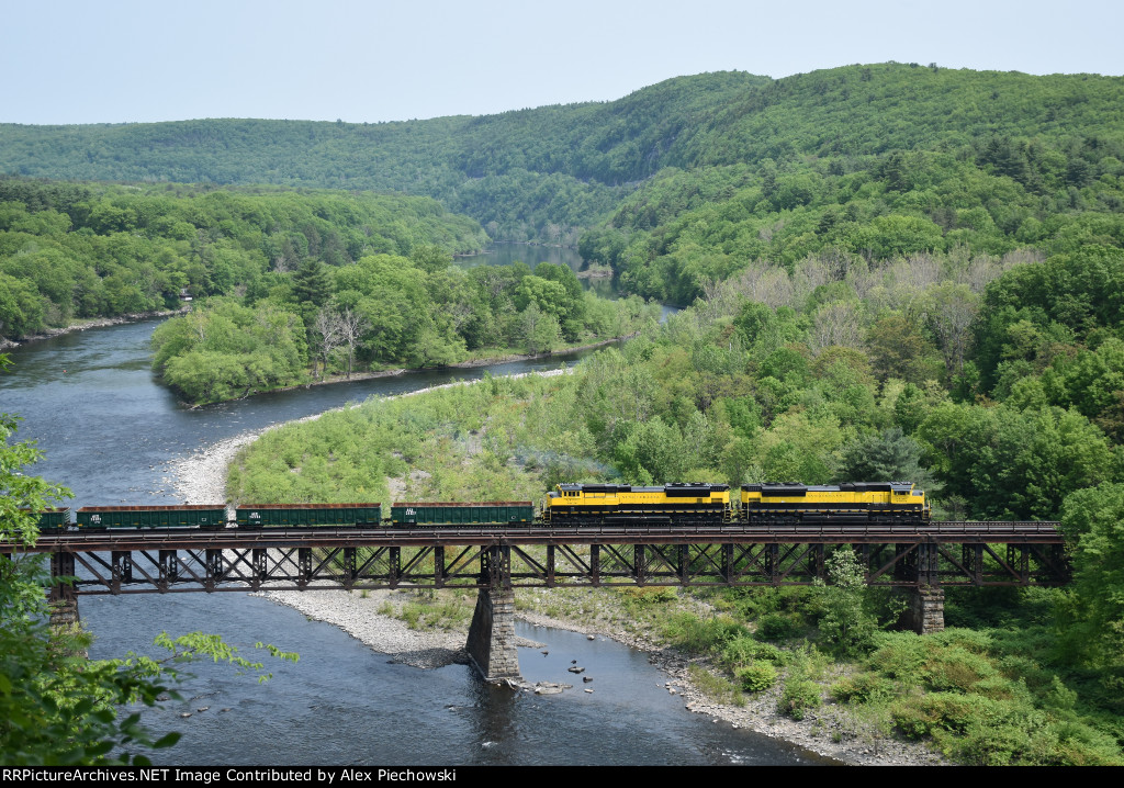 SU100 crossing the Delaware River